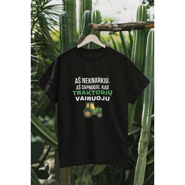 Vyriški marškinėliai AŠ NEKNARKIU, AŠ SAPNUOJU, KAD TRAKTORIŲ VAIRUOJU
