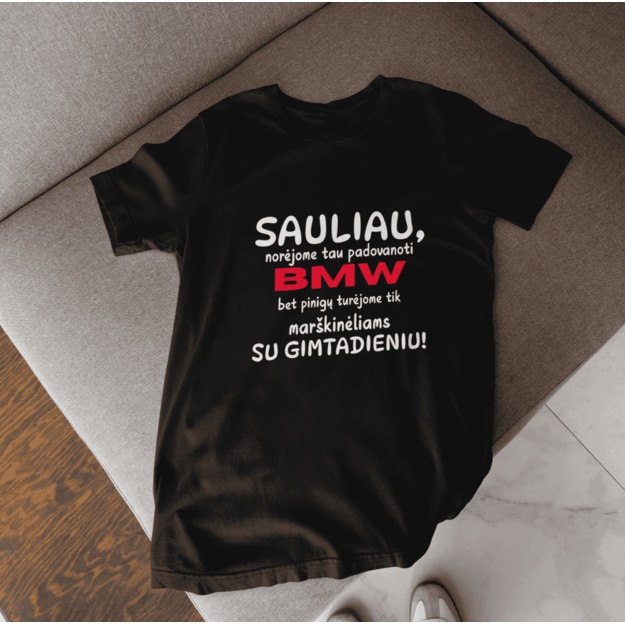 UNISEX marškinėliai SAULIAU, NORĖJOME TAU NUPIRKTI BMW, BET TURĖJOME PINIGŲ TIK MARŠKINĖLIAMS (AUTOMOBILIO PAVADINIMĄ GALIMA RINKTIS)
