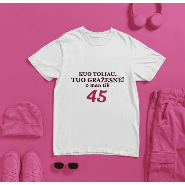 UNISEX marškinėliai KUO TOLIAU, TUO GRAŽESNĖ (SU NORIMU AMŽIUMI)