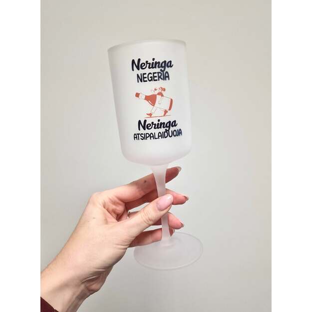 SU DEFEKTU. Vyno taurė NERINGA NEGERIA, NERINGA ATSIPALAIDUOJA. Išsiuntimas per 1 d.d.