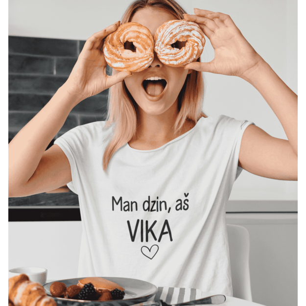 UNISEX marškinėliai Man dzin aš VIKA...(SU JŪSŲ NORIMU VARDU)