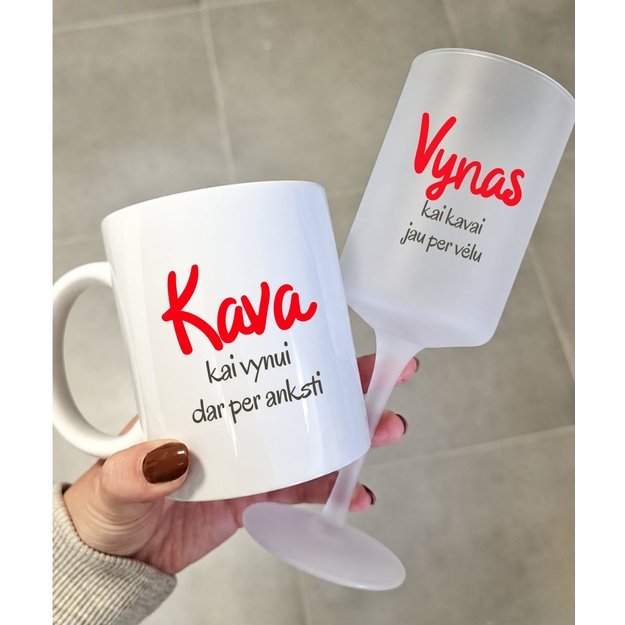 Vyno taurės ir puodelio rinkinys KAVA KAI VYNUI DAR PER ANKSTI / VYNAS KAI KAVAI JAU PER VĖLU
