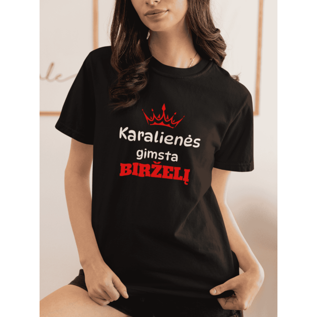 UNISEX marškinėliai KARALIENĖS GIMSTA BIRŽELĮ (MĖNESĮ GALIMA PASIRINKTI)