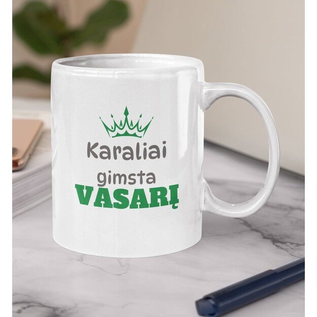 Puodelis KARALIAI GIMSTA VASARĮ (SU NORIMU MĖNESIO PAVADINIMU)