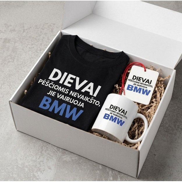 Dovanų rinkinys DIEVAI PĖSČIOMIS NEVAIKŠTO, JIE VAIRUOJA BMW (AUTOMOBILIO PAVADINIMĄ GALIMA RINKTIS)